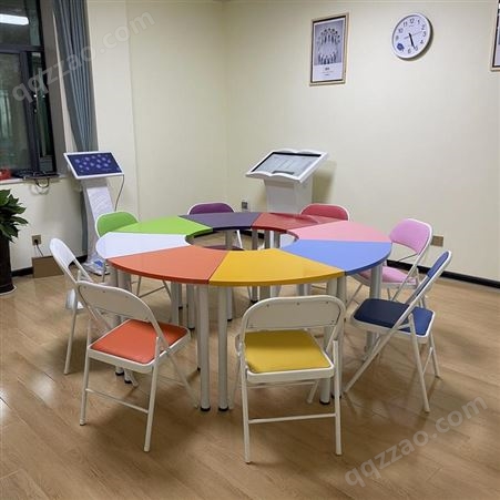 彩色拼接团体桌 彩色团体活动桌椅家用桌椅