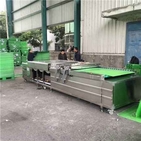 山东青岛塑料隔板清洗机/隔板清洗机厂家