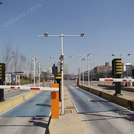 八角监控立杆6米6.5米道路交通信号灯杆红绿灯杆卡口立柱L型杆件