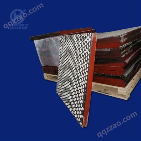 橡胶复合陶瓷钢板抗冲击能力较强，较好的耐磨损耐热，耐腐蚀性