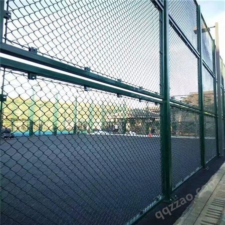 篮球场防护栏 笼式足球场围网 网球场勾花护栏网 学校操场运动用