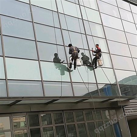 帝景 重庆外墙清洗 专业高空玻璃清洗